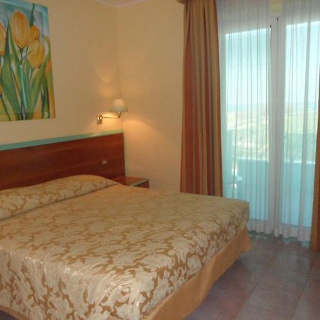 Scerne Hotel Parco Degli Ulivi מראה חיצוני תמונה