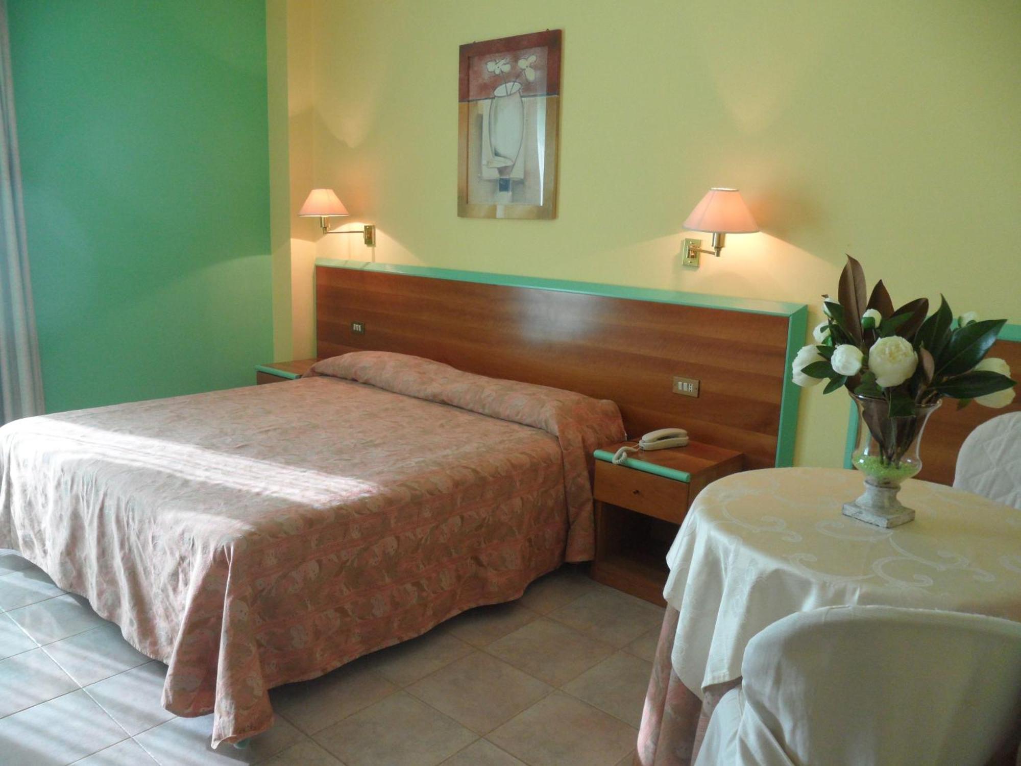 Scerne Hotel Parco Degli Ulivi מראה חיצוני תמונה