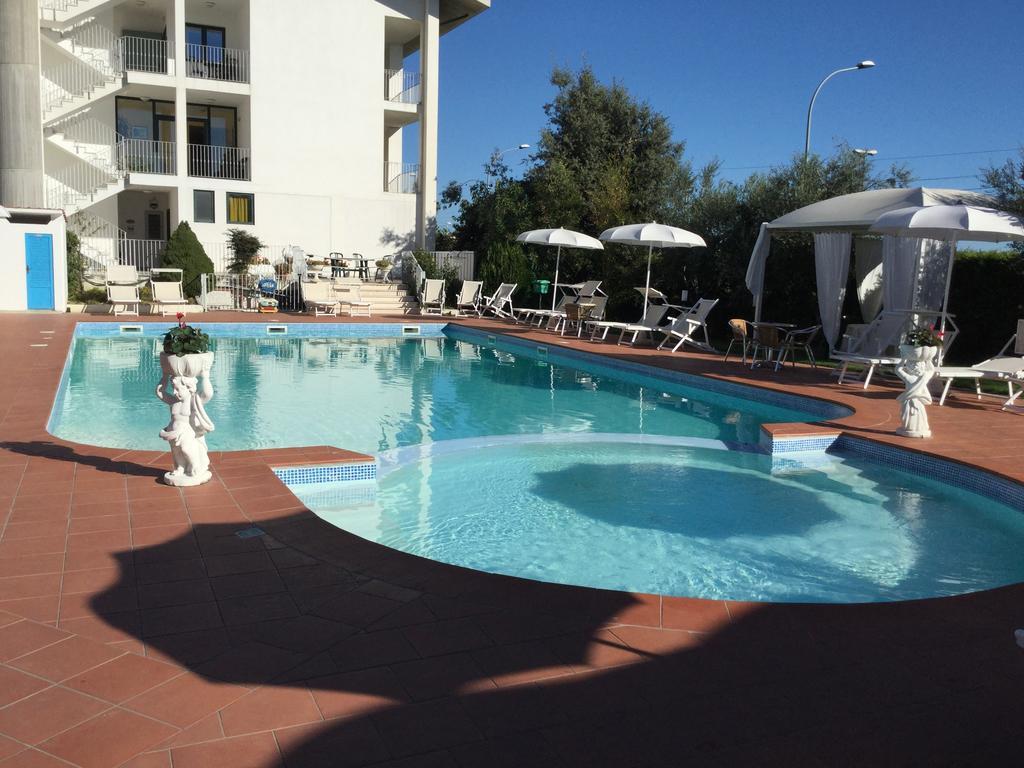 Scerne Hotel Parco Degli Ulivi מראה חיצוני תמונה