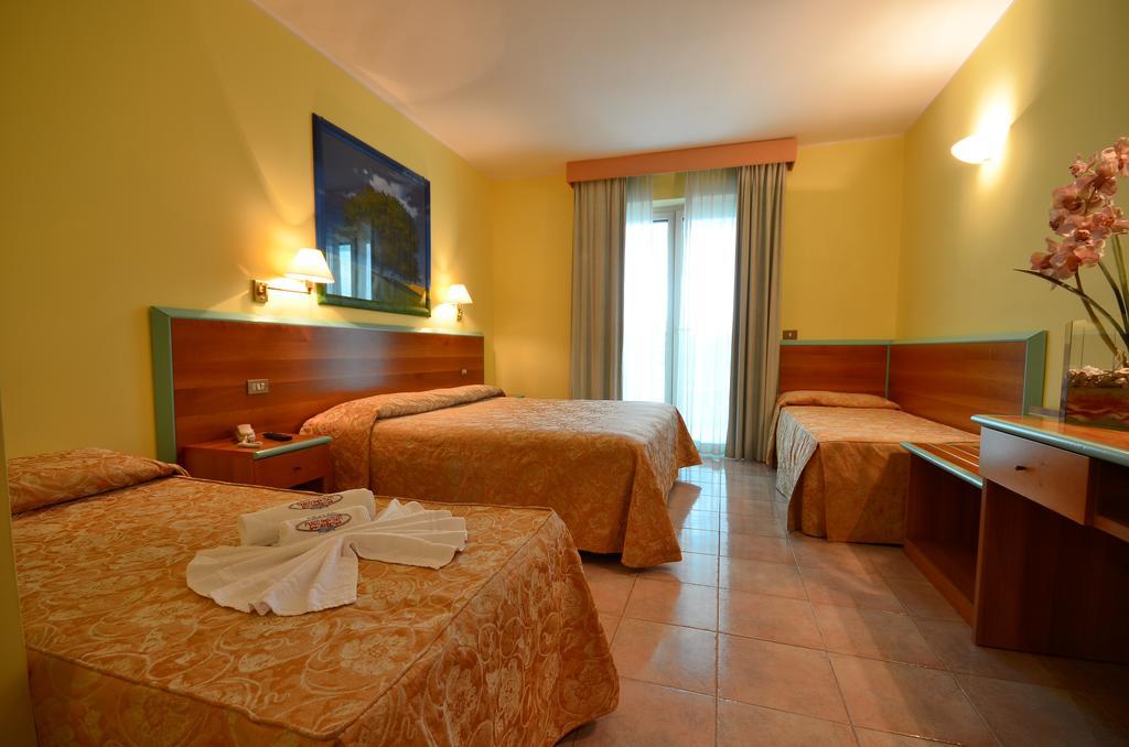 Scerne Hotel Parco Degli Ulivi מראה חיצוני תמונה