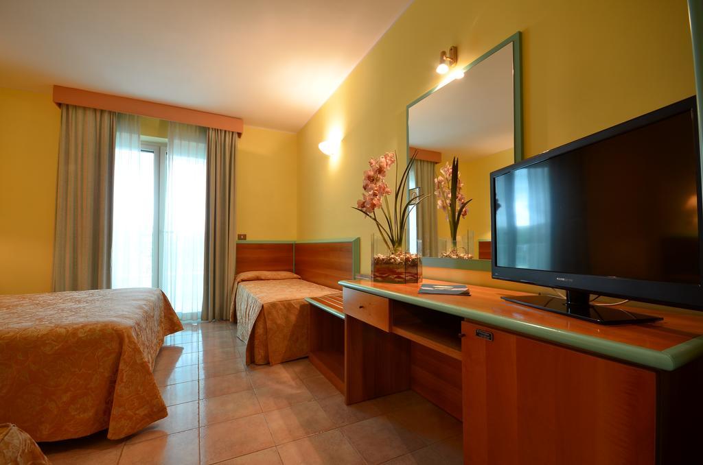 Scerne Hotel Parco Degli Ulivi מראה חיצוני תמונה