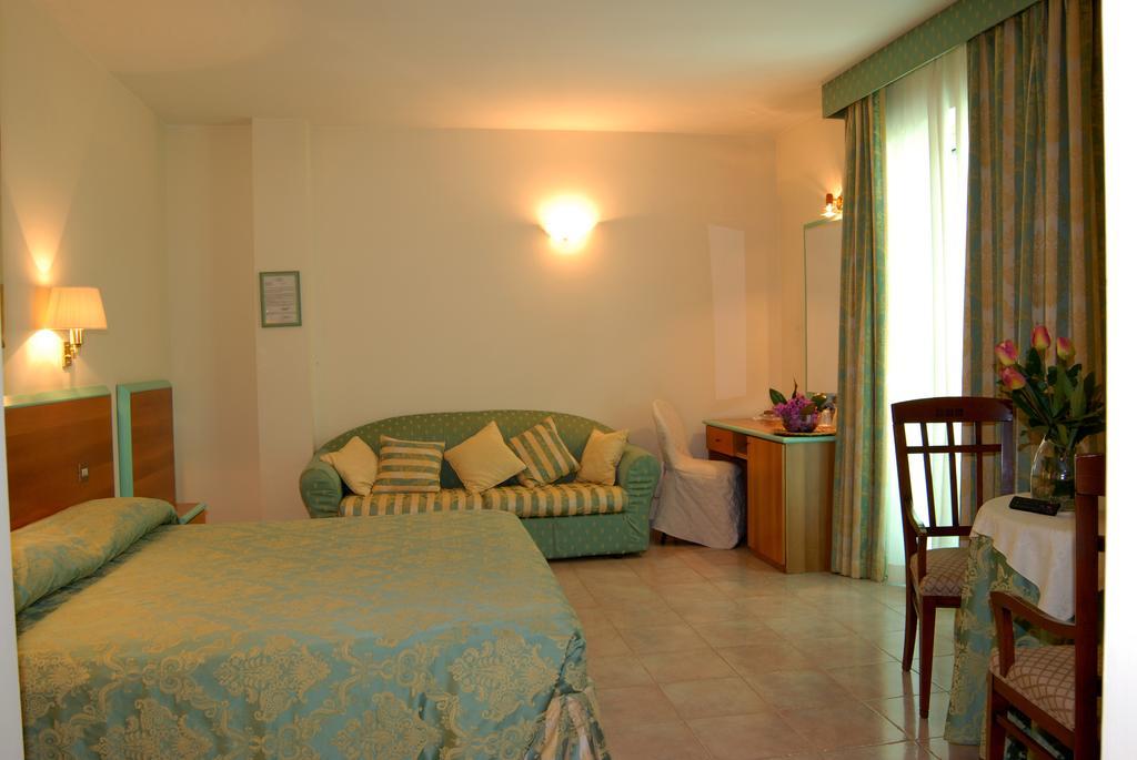 Scerne Hotel Parco Degli Ulivi מראה חיצוני תמונה