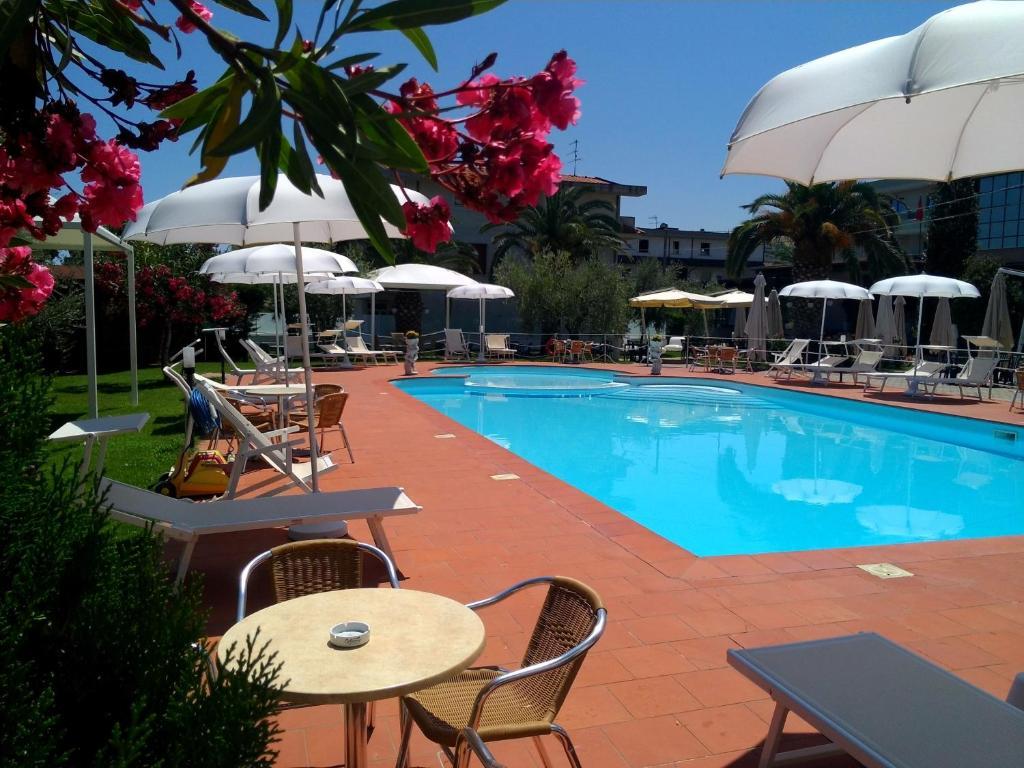 Scerne Hotel Parco Degli Ulivi מראה חיצוני תמונה